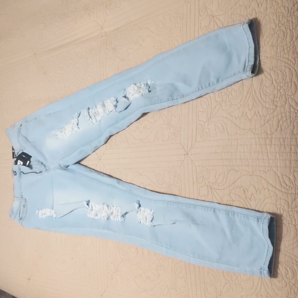 Fashion Nova Size 9 Temp Distressed Jean